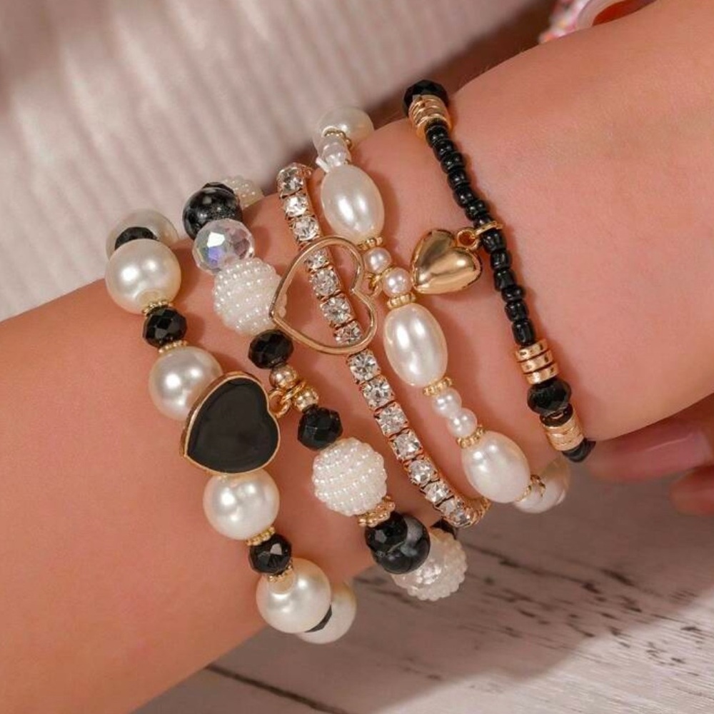🚫⚠️SOLD🚫⚠️ Elegant Pearl and Gold Bracelet Set